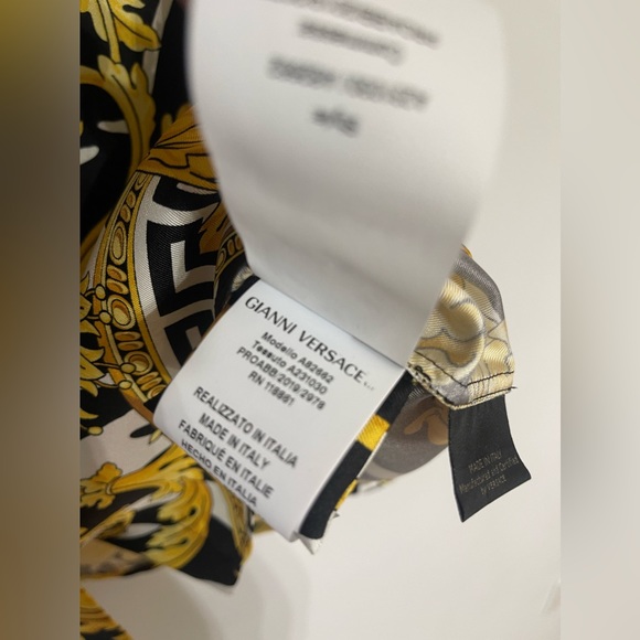 NEW Authentic Versace STUNNING blouse 🎉👏🏼100%SILK - Picture 13 of 17